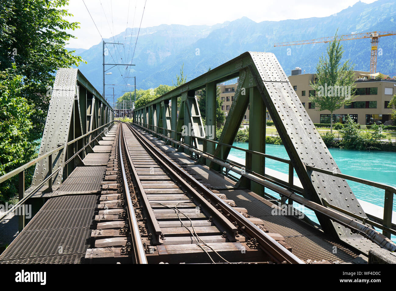 Zug Brücke über die Aare, Interlaken, Schweiz Stockfoto