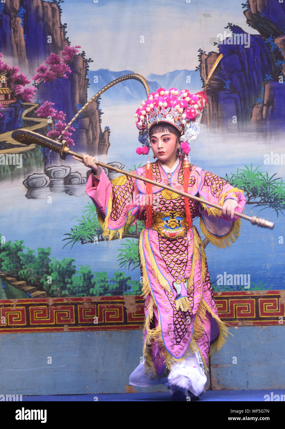 Eine Generallin mit einem langen Messer, traditionelle chinesische Oper, Hongkong Stockfoto