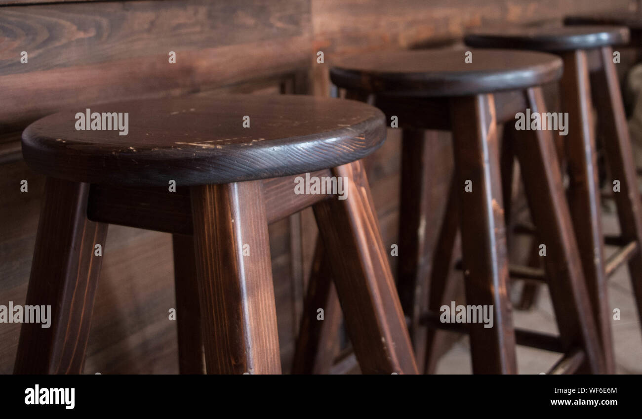 close up empty bar stools bar stockfotos und bilder kaufen
