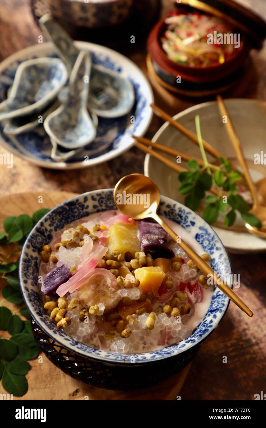 Bubur Cha Cha. Peranakan Dessert von Süßkartoffeln, Yam, Bohne und Sago  Perlen in Kokosmilch Suppe Stockfotografie - Alamy