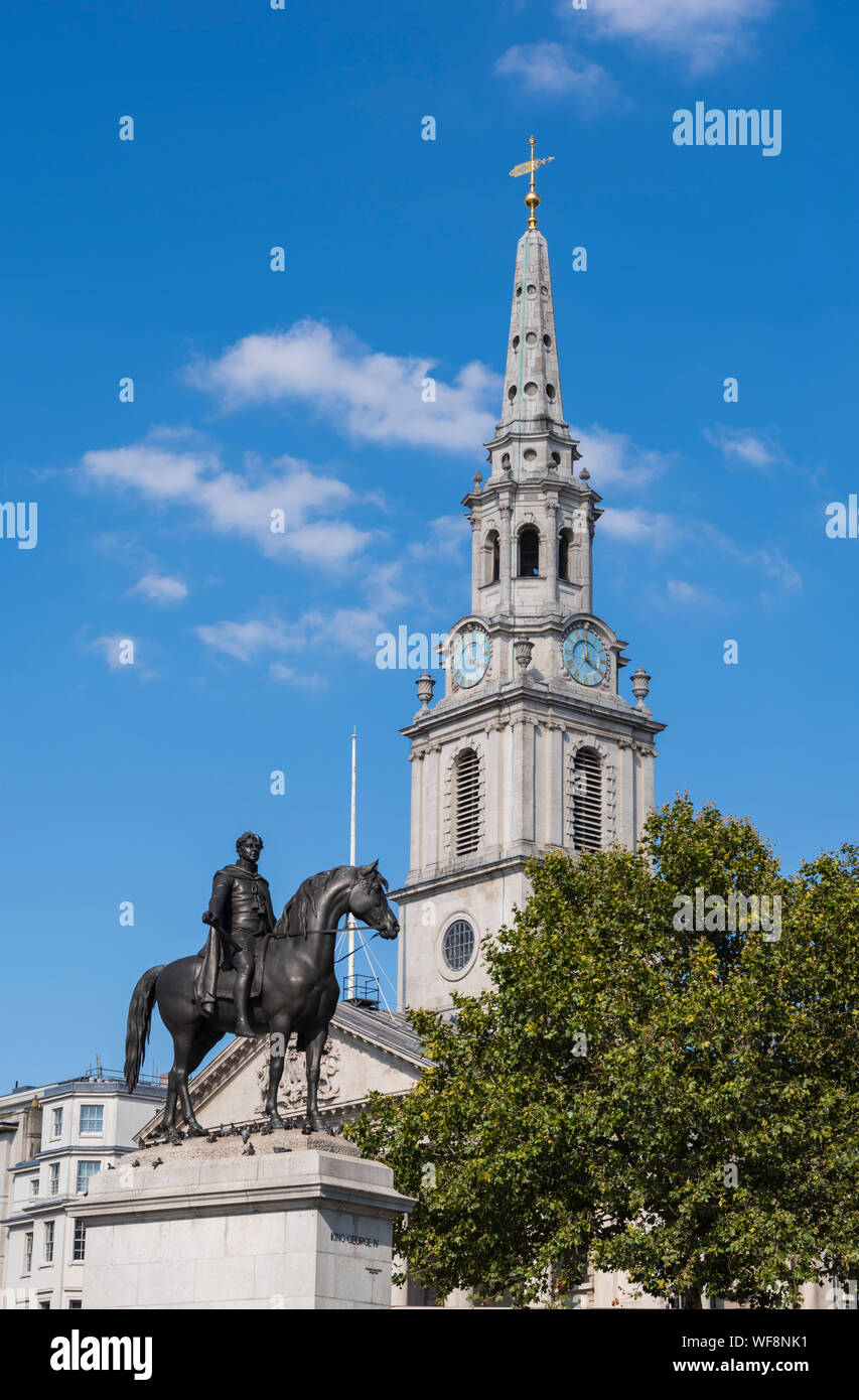 Turm von St. Martin-in-the-Fields Kirche, einem englischen Anglikanischen Kirche neben dem Trafalgar Square, Westminster, London, England, UK. Stockfoto