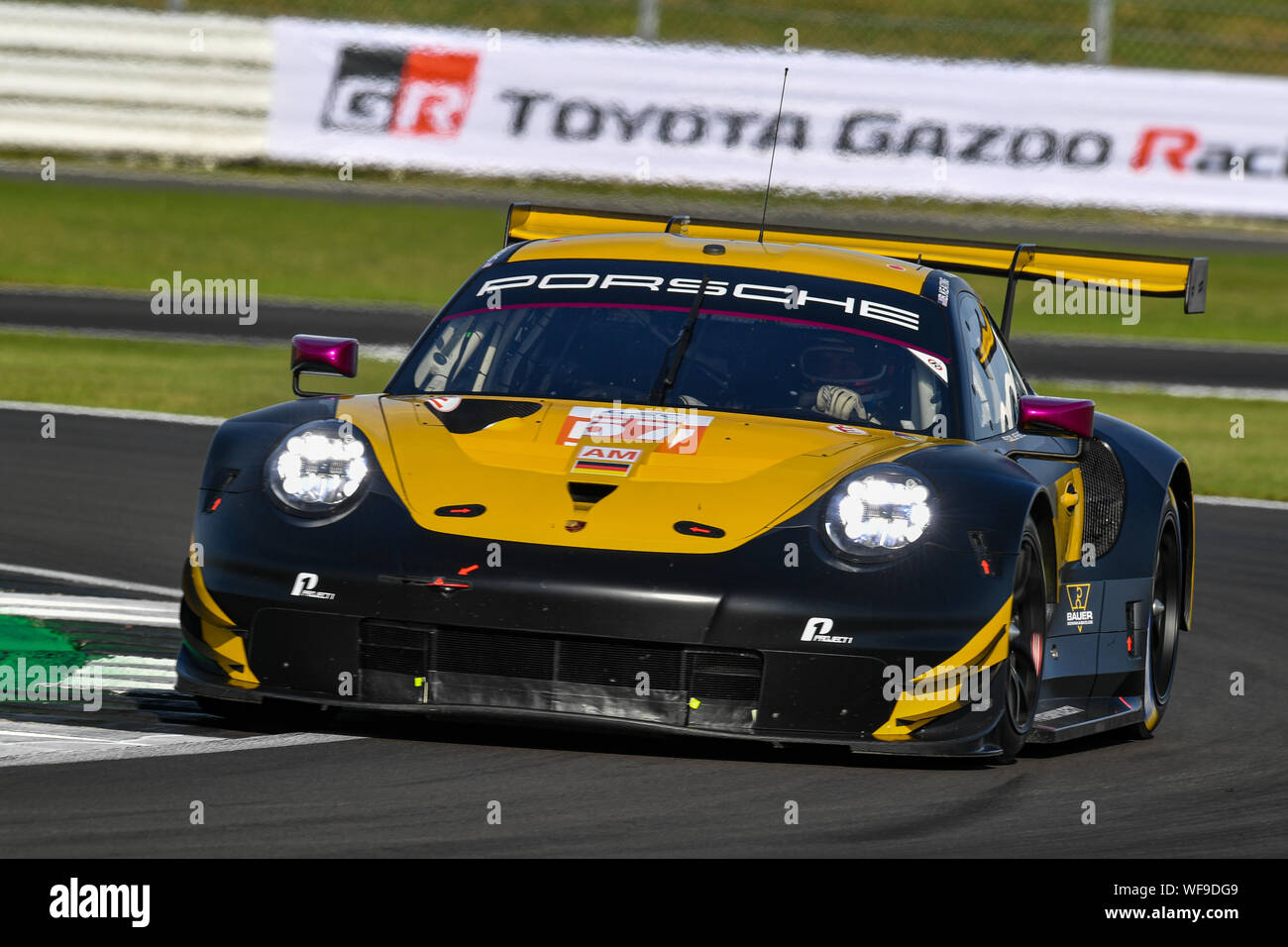 TOWCESTER, VEREINIGTES KÖNIGREICH. 30 Aug, 2019. TEAM PROJEKT 1 (DEU) - Porsche 911 RSR: Ben Keating (USA)/Felipe Fraga (BRA)/Jeroen Bleekemolen (NLD) während der Freien Praxis 2 der FIA World Endurance Championship mit 4 Stunden Silverstone Silverstone Circuit am Freitag, August 30, 2019 in TOWCESTER, ENGLAND. Credit: Taka G Wu/Alamy leben Nachrichten Stockfoto