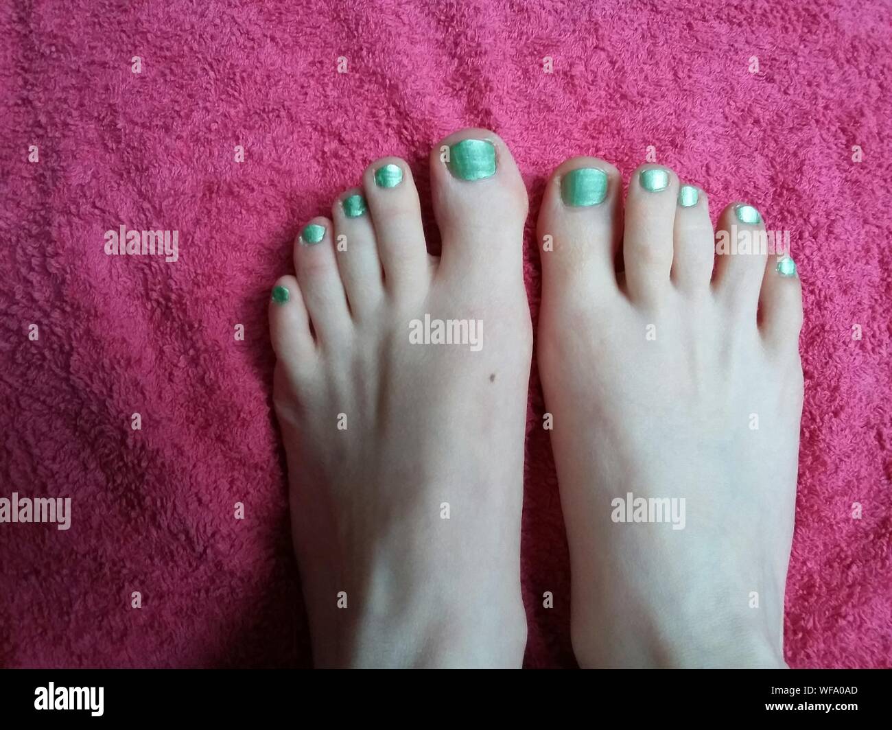 Gruner Nagellack Stockfotos Gruner Nagellack Bilder Alamy