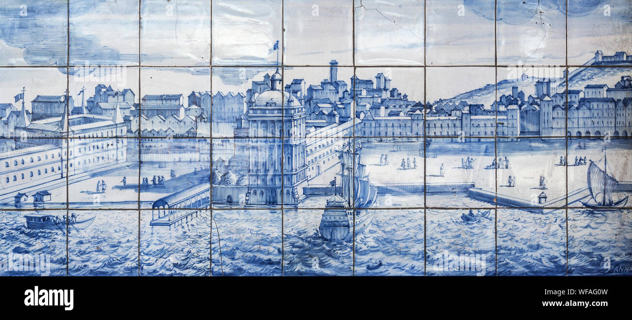 Kleinen blauen und weißen Fliesen Panel der Darstellung der "Terreiro do Paco" und der alten Stadt vor dem Erdbeben von 1755 in Alecrim Straße, Lissabon, Portugal Stockfoto