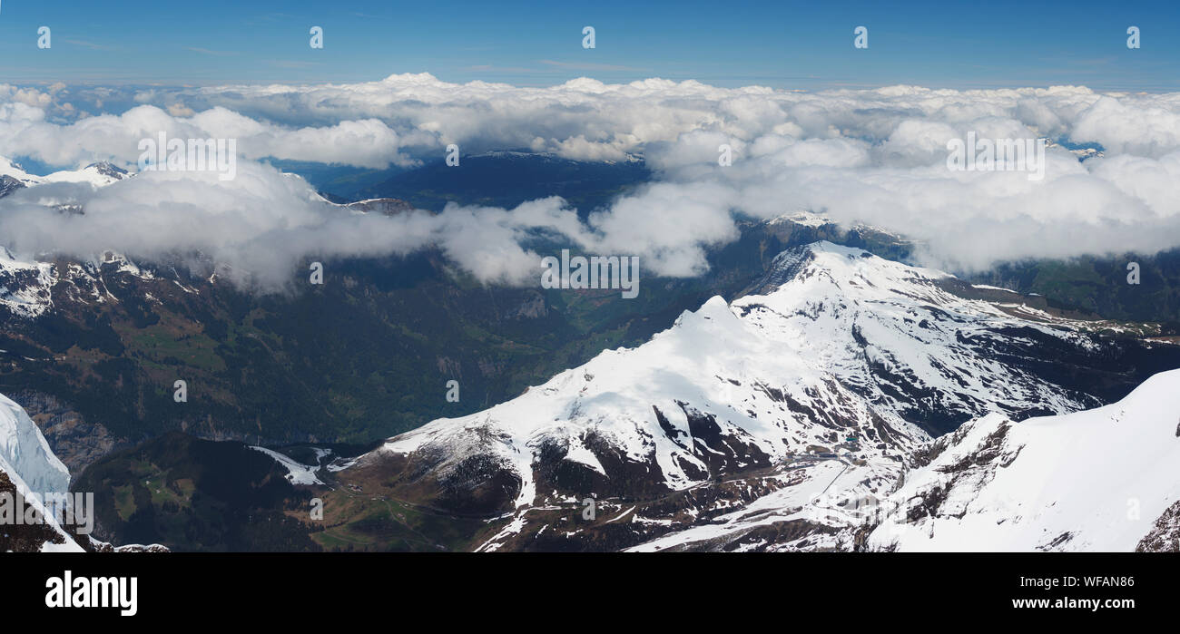 Panoramablick auf die Berge in den Schweizer Alpen, Schweiz Stockfoto