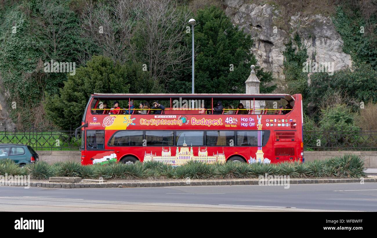 Budapest hungary sightseeing bus Fotos und Bildmaterial in hoher