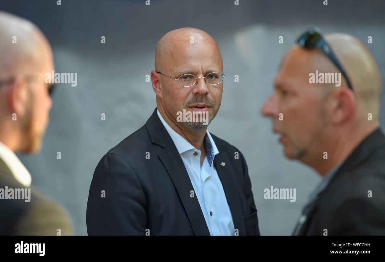 30. August 2019, Brandenburg, Königs Wusterhausen: Andreas Kalbitz, Vorsitzender der AfD in Brandenburg, nimmt teil an den Wahlkampf Abschluss der AfD in Brandenburg. Foto: Patrick Pleul/dpa-Zentralbild/ZB Stockfoto