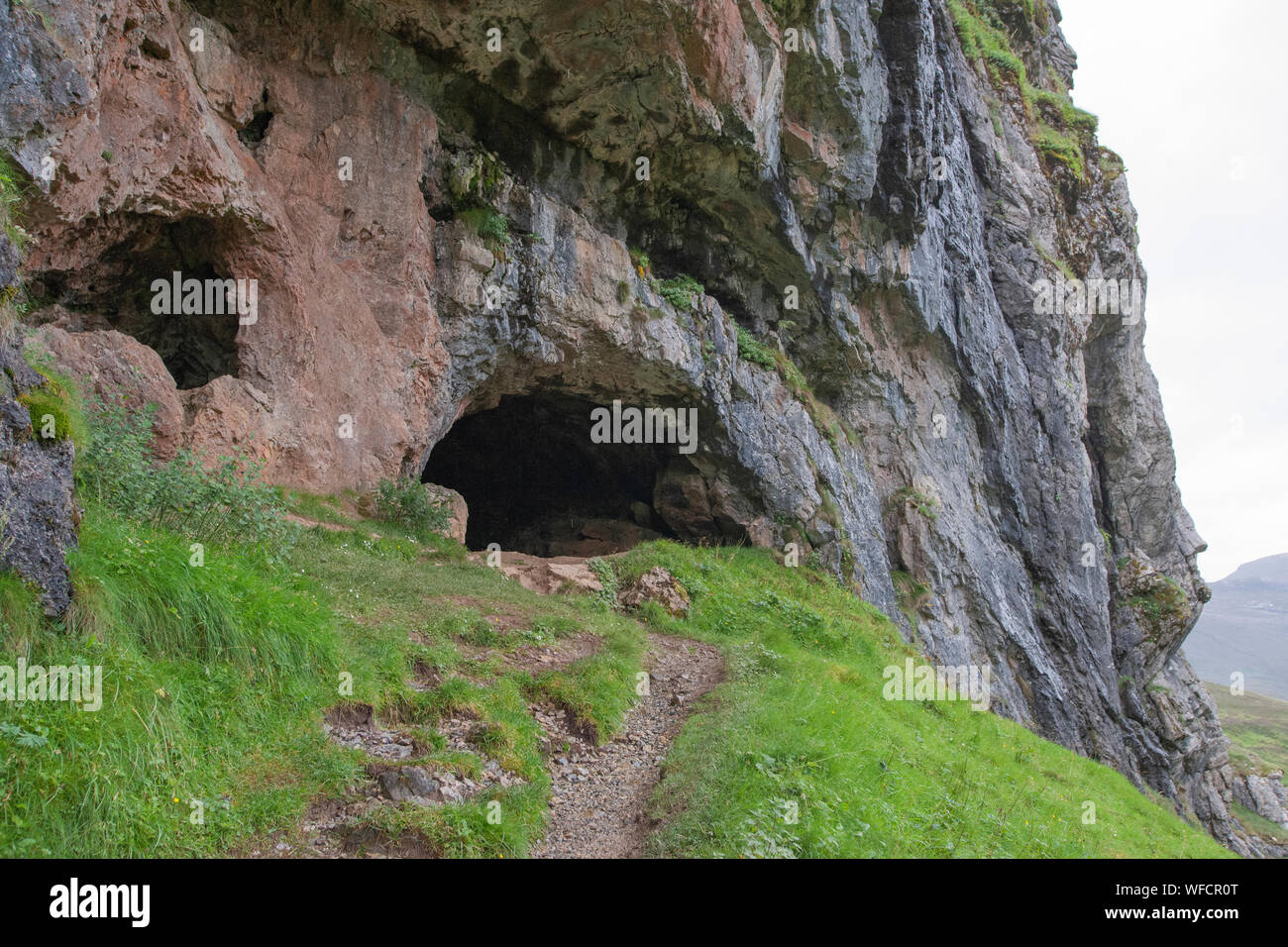 Eingang zum Knochen Höhlen komplexe, Allt Nan Uamh Tal, Inchnadamph, Schottland Stockfoto
