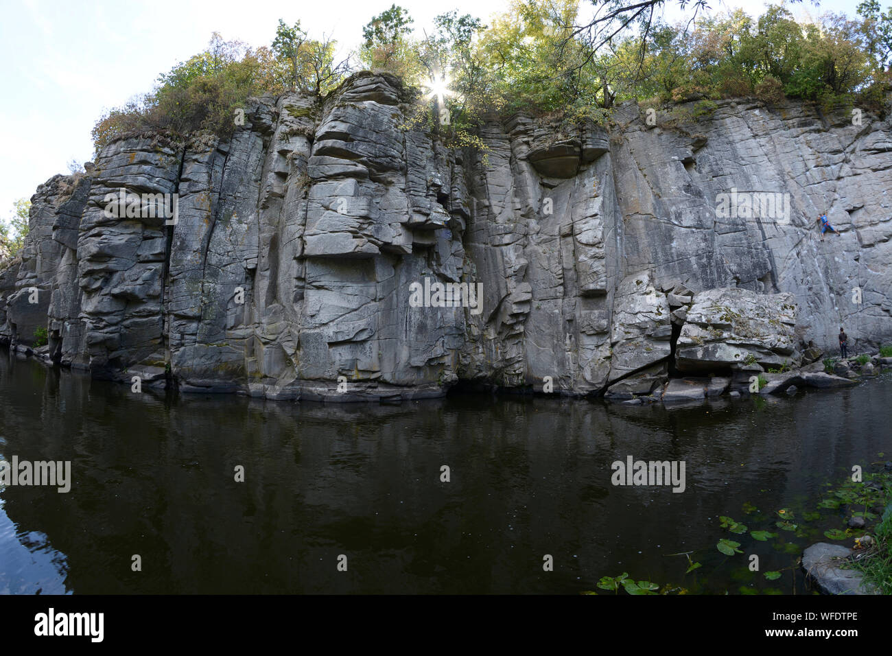 Blick auf den Felsen und den Fluss der Buksky Canyon, Ukraine Stockfoto