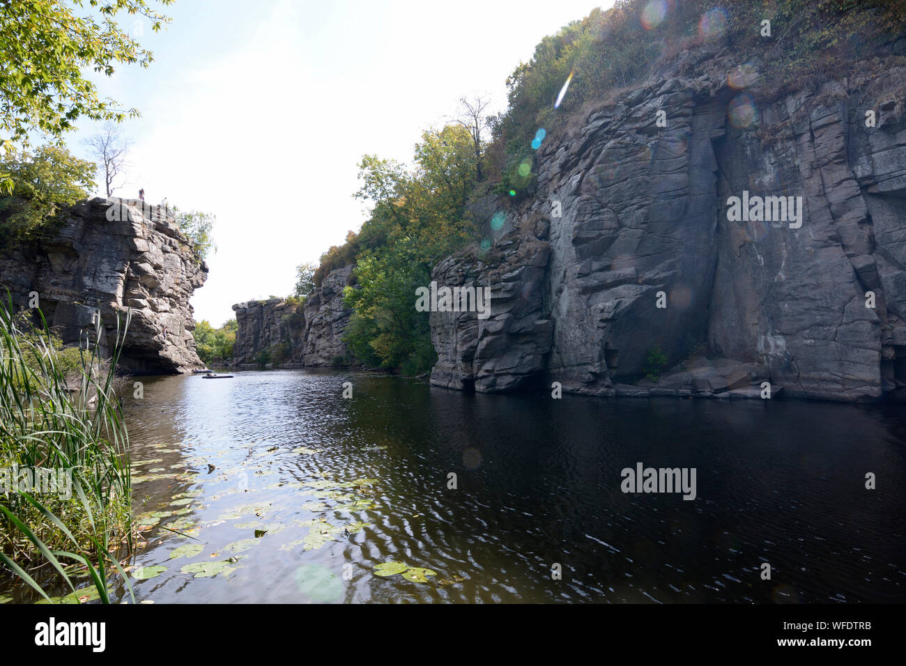 Blick auf den Felsen und den Fluss der Buksky Canyon, Ukraine Stockfoto
