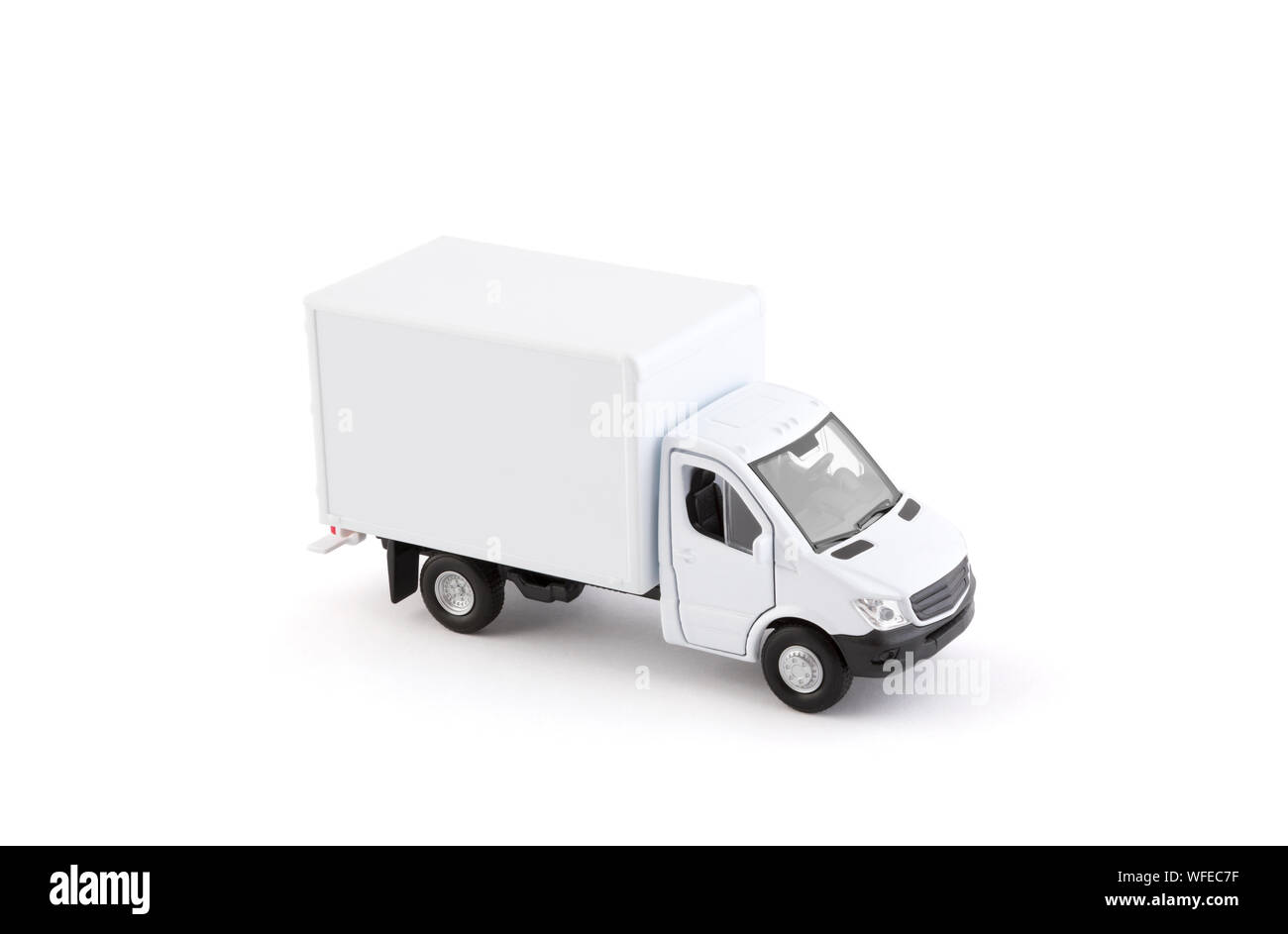 Cargo Lieferwagen auf weißem Hintergrund mit Freistellungspfad Stockfoto