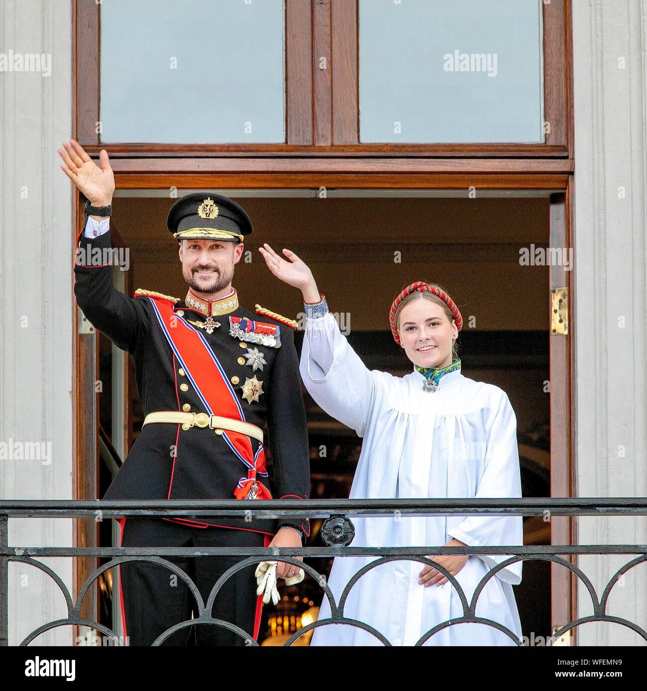 Oslo, Norwegen. 31 Aug, 2019. Kronprinz Haakon mit seiner Tochter Prinzessin Ingrid Alexandra auf dem Balkon der Royal Palace in Oslo Ihre Königliche Hoheit Prinzessin Ingrid Alexandra ist in der Schlosskapelle bestätigte am Samstag, den 31. August 2019 Credit: Albert Nieboer Niederlande OUT Point de Vue |/dpa/Alamy leben Nachrichten Stockfoto