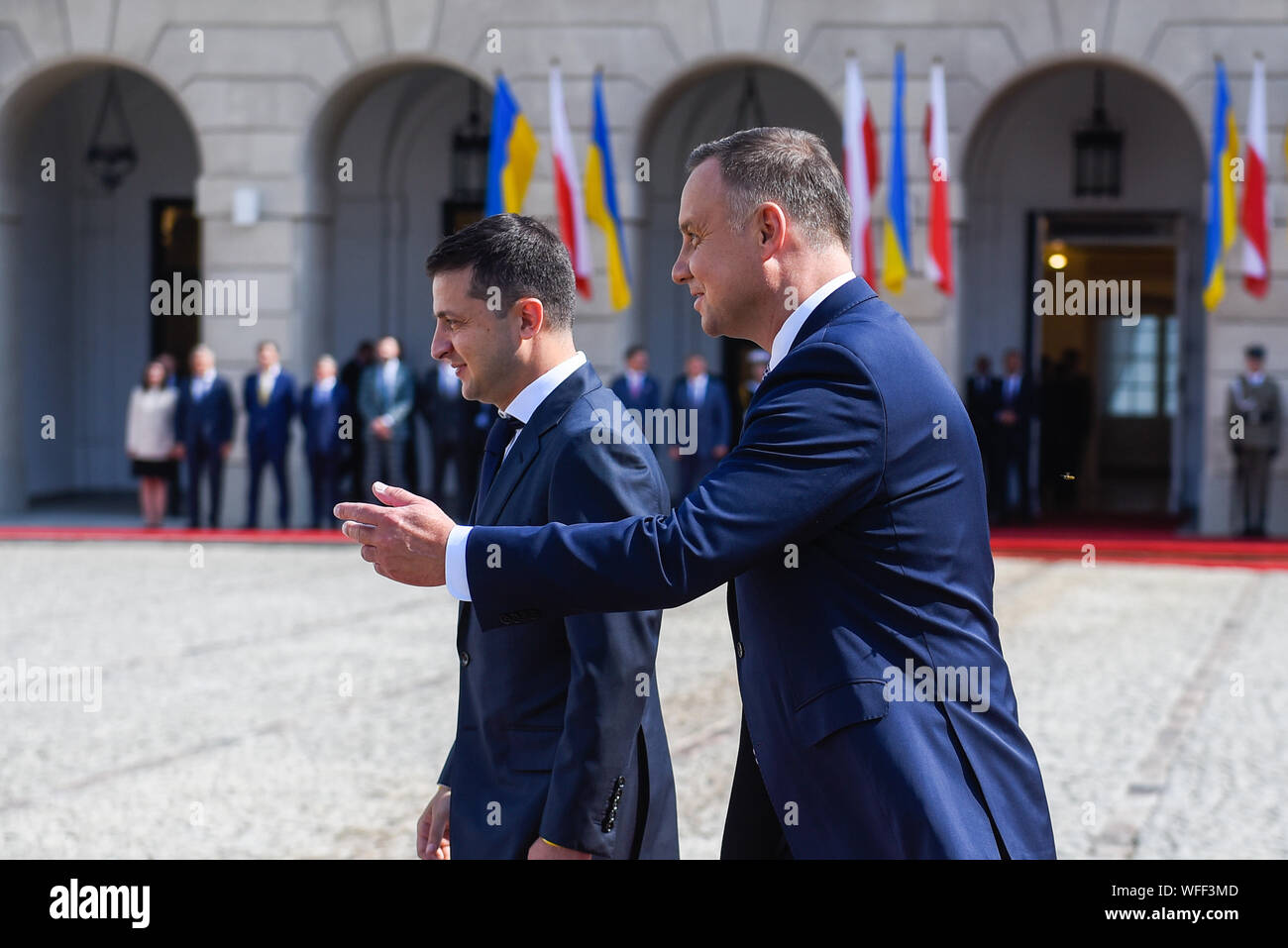 Warschau, Polen. 31 Aug, 2019. Präsident von Polen, Andrzej Duda begrüßt der Präsident der Ukraine, Wladimir Zelensky während der Begrüßungszeremonie im Präsidentenpalast. Volodymyr Zelensky kommt in Warschau vor der 80. Jahrestag des Ausbruchs des Zweiten Weltkriegs, in dem mehr als 40 internationale Delegationen vorlegen wird, einschließlich der deutschen Kanzlerin, Angela Merkel, und US-Vizepräsident, Mike Pence. Credit: SOPA Images Limited/Alamy leben Nachrichten Stockfoto