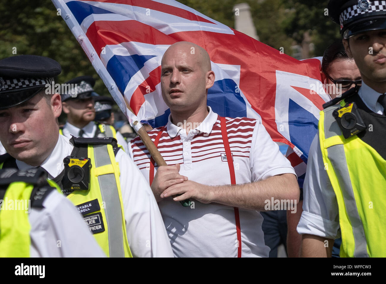 London, Großbritannien. 31 August, 2019. Pro-Brexit Nationalisten März mit Polizeieskorte bei einem Massenprotest gegen PM Boris Johnson's bewegen Parlament auszusetzen. Credit: Guy Corbishley/Alamy leben Nachrichten Stockfoto