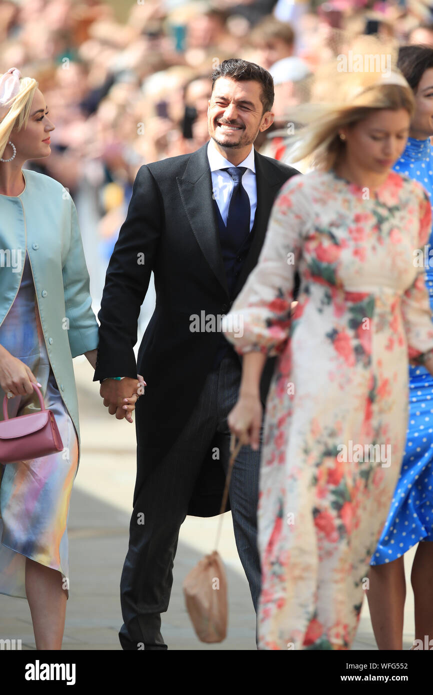 Katy Perry und Orlando Bloom an der York Minster anreisen, für die Hochzeit der Sänger Ellie Goulding nach Caspar Jopling. Stockfoto