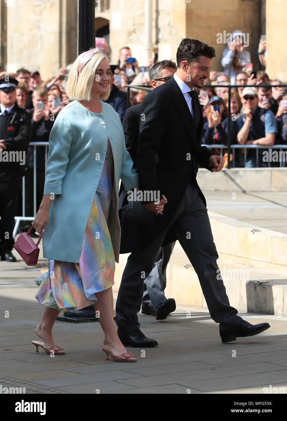 Katy Perry und Orlando Bloom an der York Minster anreisen, für die Hochzeit der Sänger Ellie Goulding nach Caspar Jopling. Stockfoto