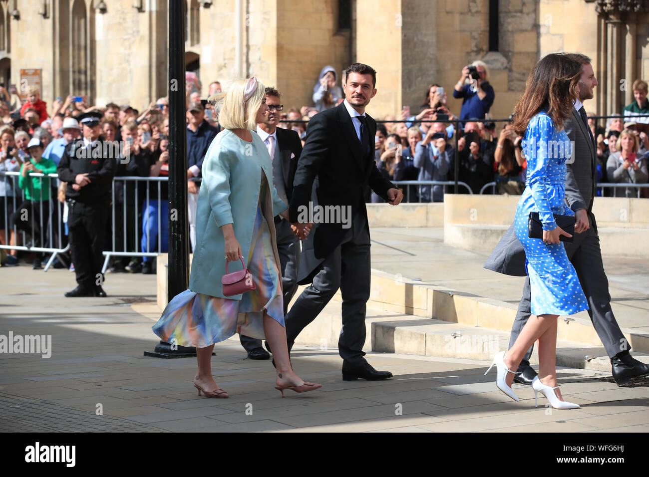 Katy Perry und Orlando Bloom an der York Minster anreisen, für die Hochzeit der Sänger Ellie Goulding nach Caspar Jopling. Stockfoto
