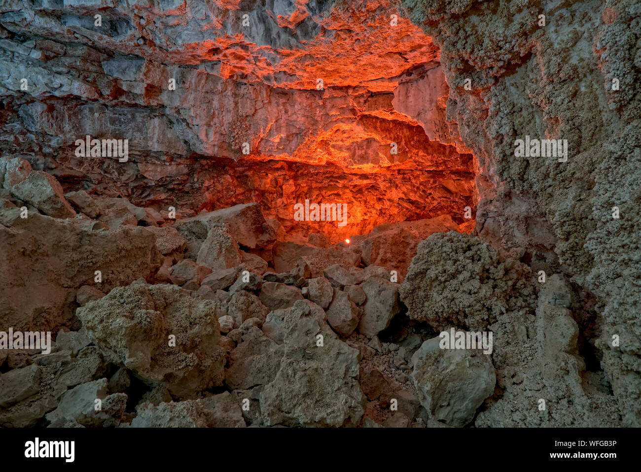 In das Geheimnis des Grand Canyon Caverns, Peach Springs, Mile Marker 115, California, United States Eintrag Stockfoto