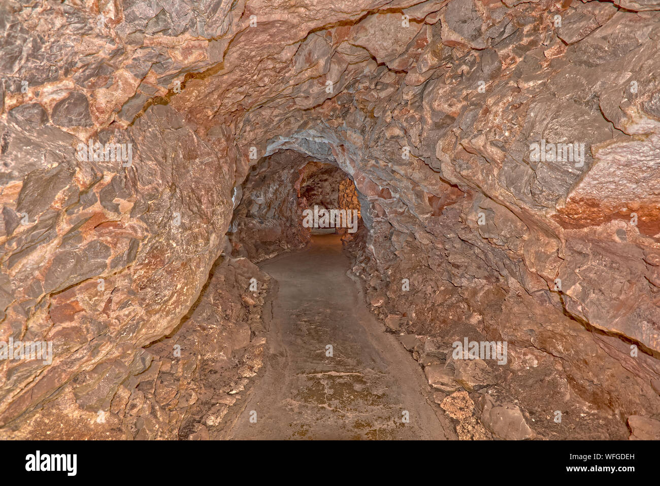 Ausfahrt Tunnel vom Grand Canyon Caverns, Peach Springs, Mile Marker 115, California, United States Stockfoto
