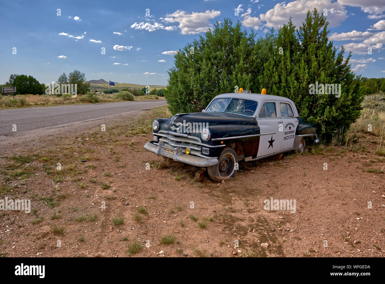 Alte Polizei Auto am Grand Canyon Caverns, Peach Springs, Mile Marker 115, California, United States Stockfoto