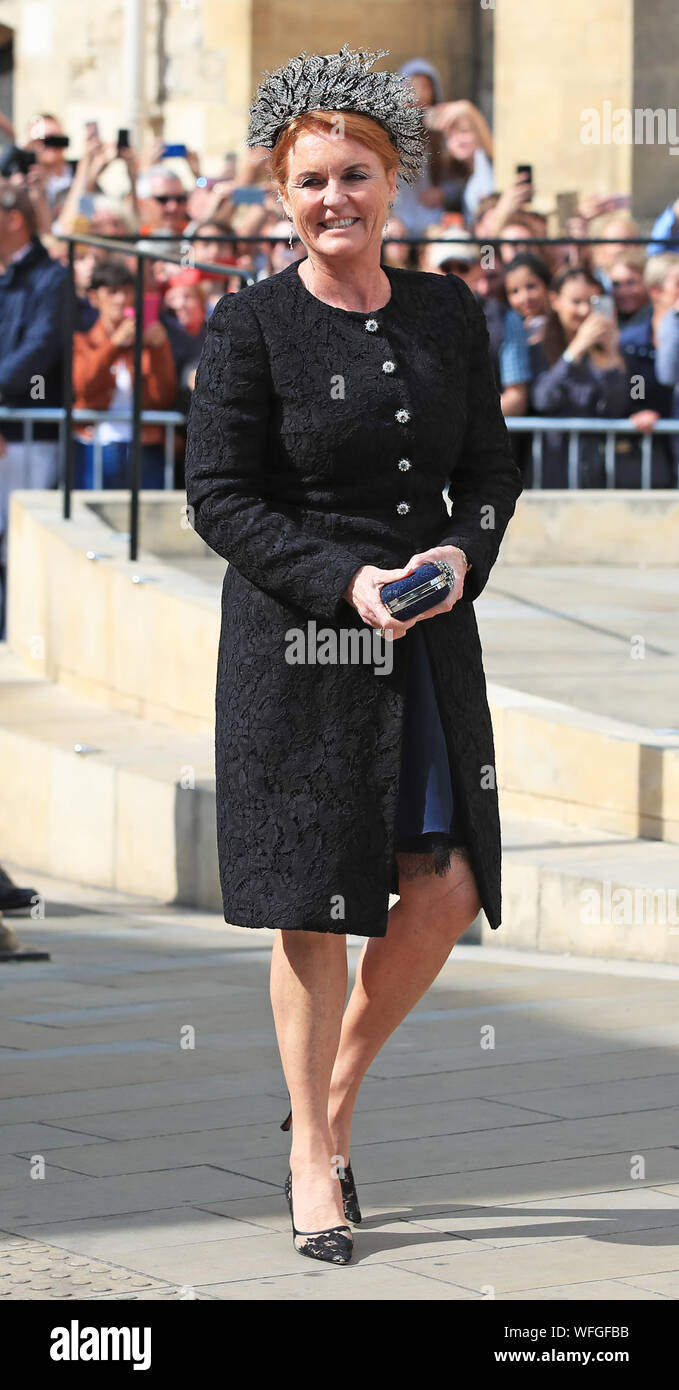 Sarah, Herzogin von York, mit ihrer Tochter Prinzessin Eugenie von York Minster für die Hochzeit der Sänger Ellie Goulding nach Caspar Jopling. Stockfoto