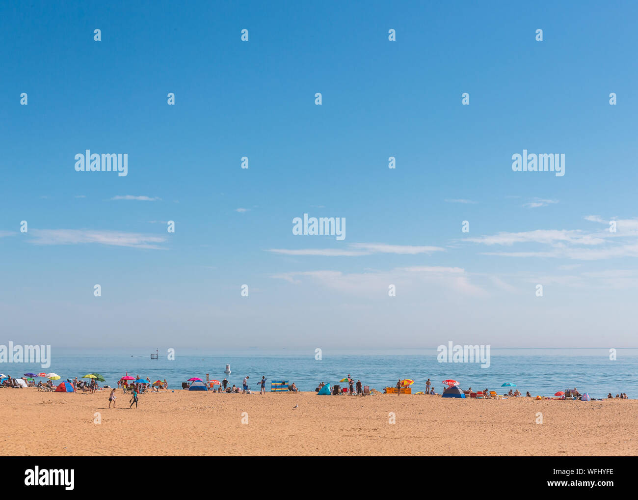 Ramsgate, Großbritannien - 25.August 2019. Wetter für den August Bank Holiday Wochenende als Touristen und Einheimische genießen Sie den Strand von Ramsgate main Sands. Stockfoto