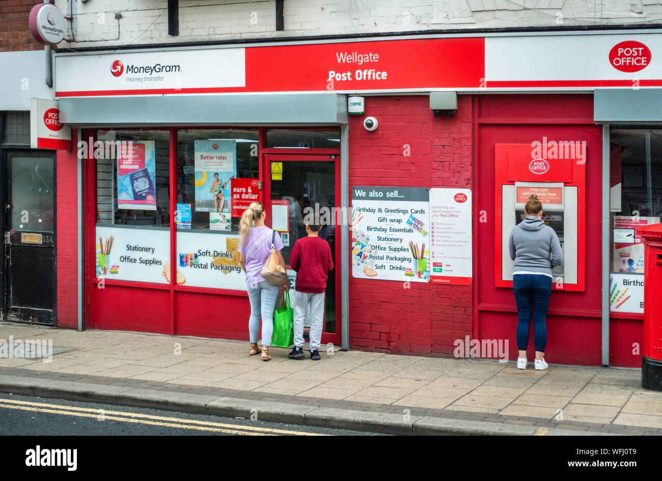 Stadtzentrum Rotherham Post shop auf eine hohe Straße Stockfoto