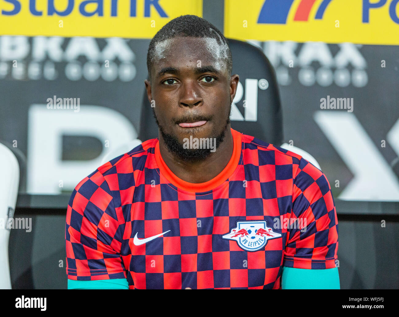 Sport, Fußball, Bundesliga, 2019/2020, Borussia Mönchengladbach gegen RB Leipzig 1-3, Stadion Borussia Park, Spieler Sitzbank, keeper Yvon Mvogo Nganoma (RBL), DFL-Bestimmungen verbieten die Verwendung von Fotografien als BILDSEQUENZEN UND/ODER QUASI-VIDEO Stockfoto