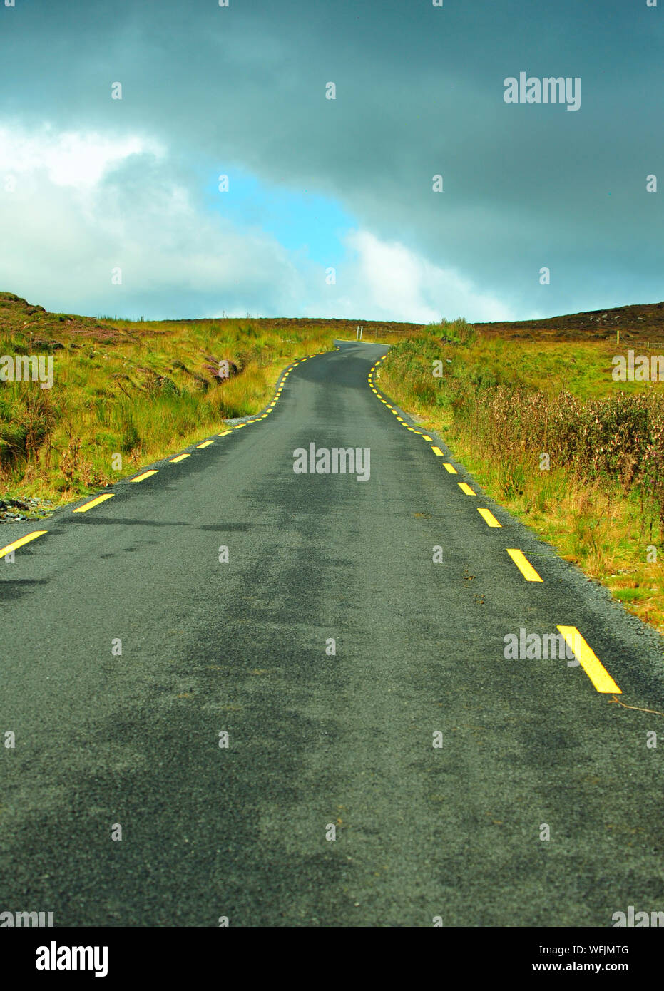 Landstraße, Inishowen, Irland Stockfoto