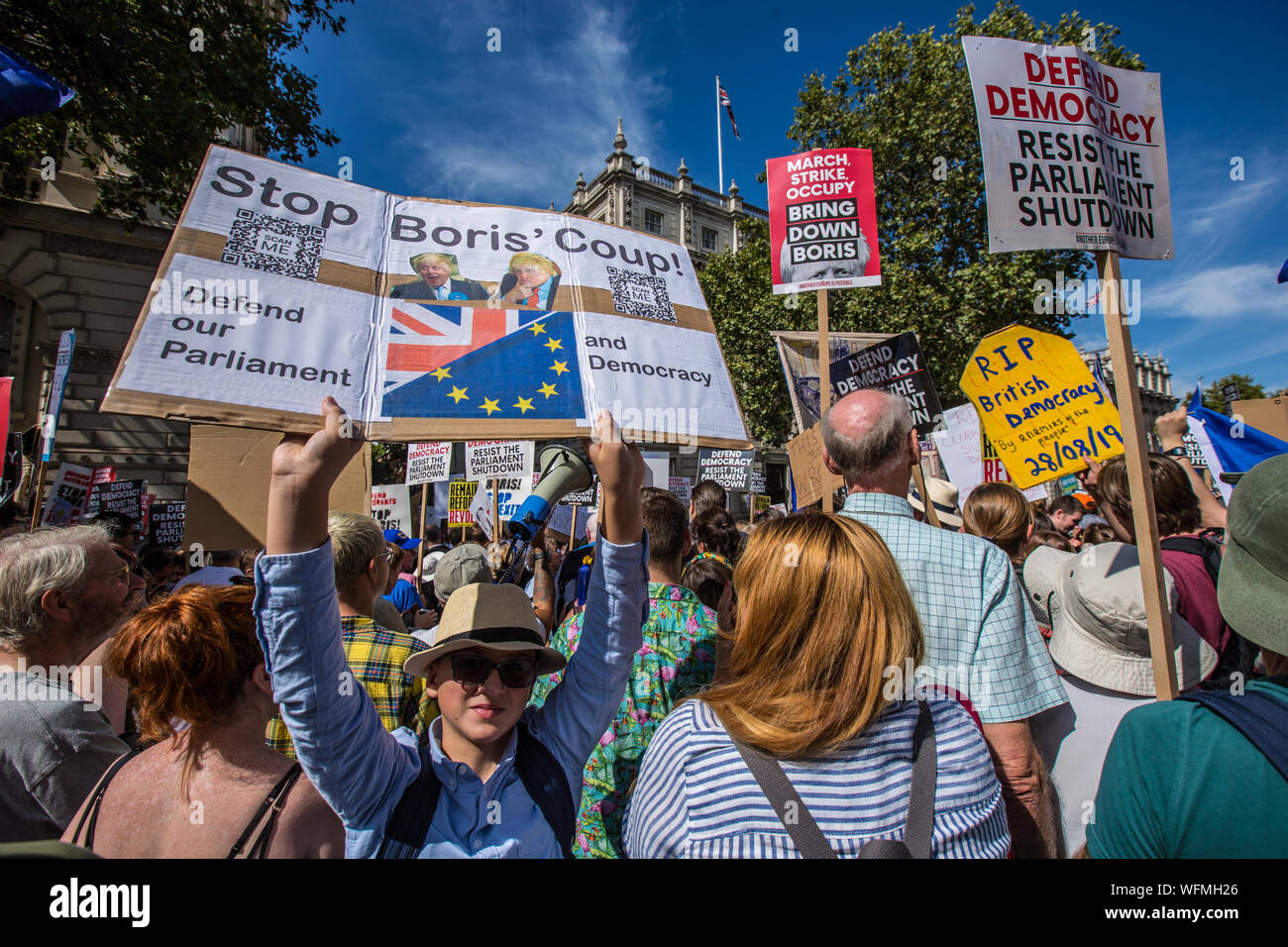 London, Großbritannien. 31. August 2019. Blockieren die Straßen von Whitehall. Tausende marschierten und blockiert die Londoner Straßen in einem Protest, die Demokratie zu verteidigen und gegen die Vertagung des Parlaments. David Rowe/Alamy Leben Nachrichten. Stockfoto