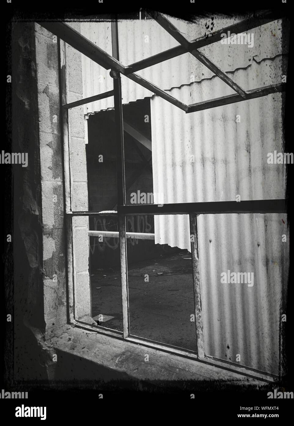 Blick Auf Den Burgersteig Aus Dem Fenster Stockfotografie Alamy