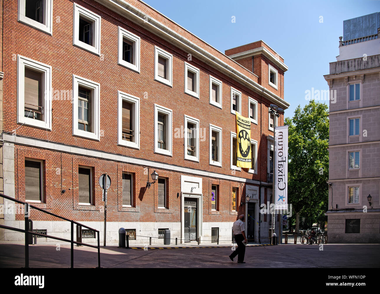 Madrid, Spanien. 31 August, 2019. Selbstverwalteten sozialen Zentrum der Unregierbar ist ein besetztes Gebäude frei von sexistischen, rassistischen, homophoben und transphober Haltungen. Paseo del Prado Ecke Gobernador Straße, Madrid, Spanien. Stockfoto