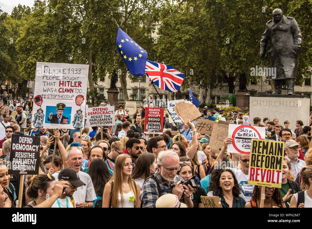 London, Großbritannien. 31. August 2019. Tausende marschierten und blockiert die Londoner Straßen in einem Protest, die Demokratie zu verteidigen und gegen die Vertagung des Parlaments. David Rowe/Alamy Leben Nachrichten. Stockfoto London, Großbritannien. 31. August 2019. Tausende marschierten und blockiert die Londoner Straßen in einem Protest, die Demokratie zu verteidigen und gegen die Vertagung des Parlaments. David Rowe/Alamy Leben Nachrichten. Stockfoto