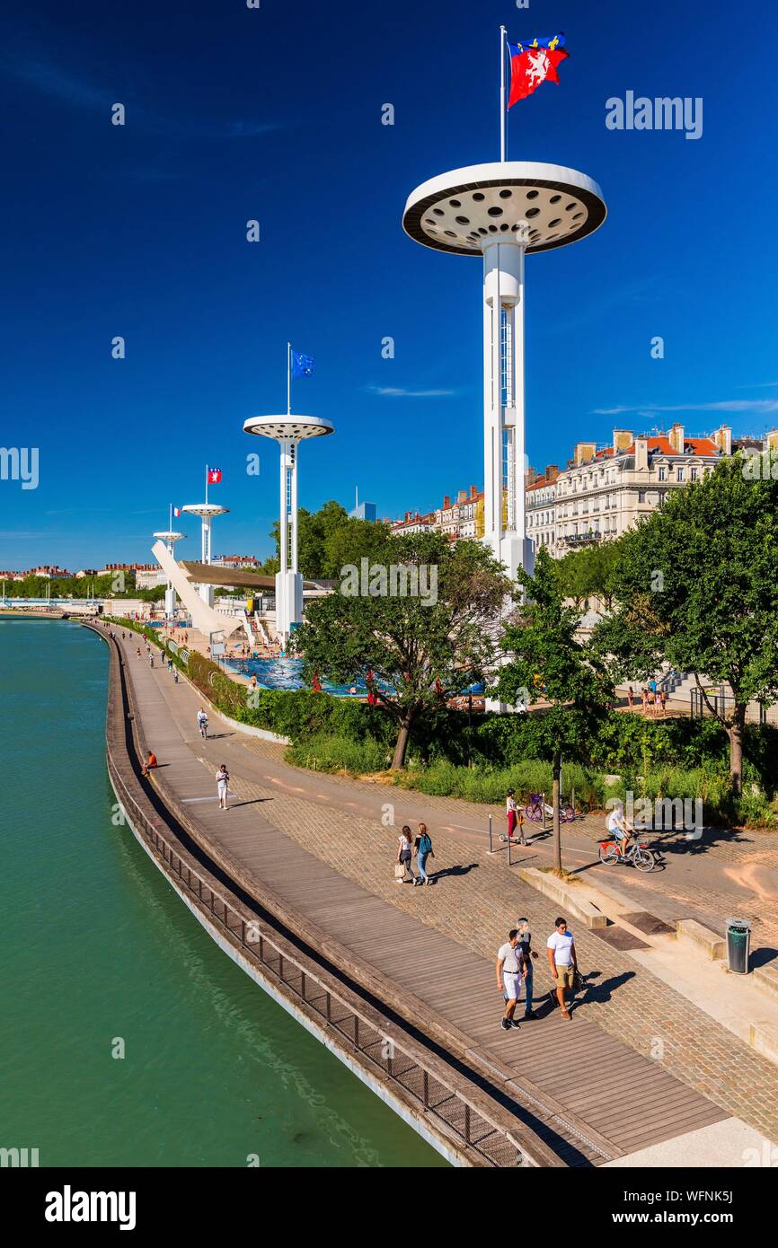 Frankreich, Rhône, Lyon, La Guillotiere Bezirk, Karen Blixen Ufer auf der Rhone, Tony Bertrand nautisches Zentrum, Una Turm und Mutualite Palace Stockfoto