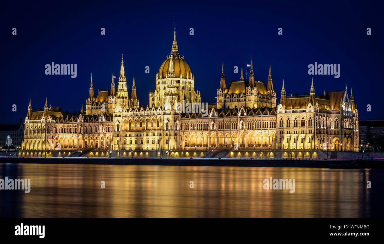 Ungarisches parlamentsgebäude bei Nacht, Budapest Ungarn, Osteuropa Stockfoto