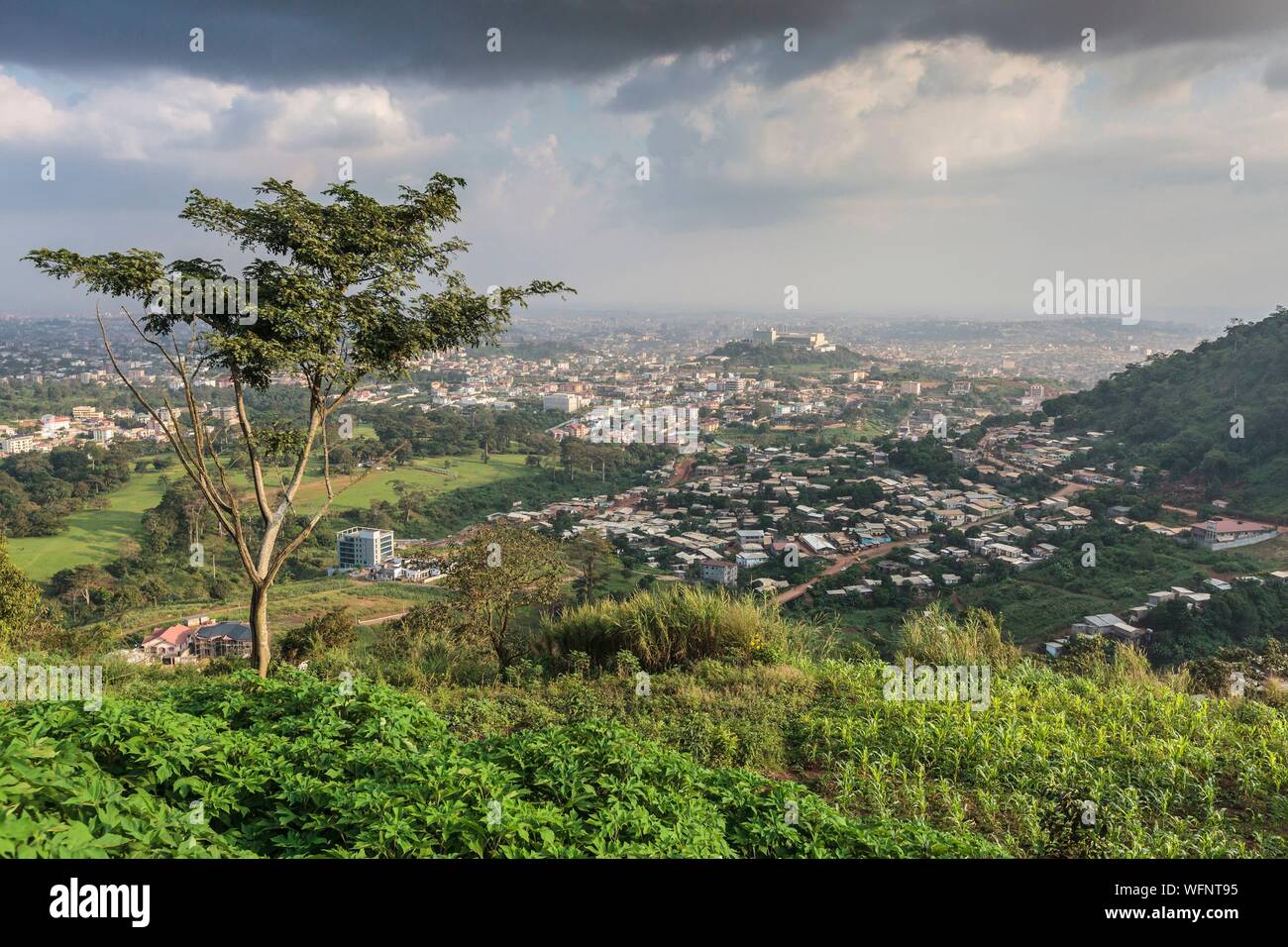 Kamerun, Region Centre, Mfoundi Abteilung, Yaoundé, Mount Febe, Erhöhte Ansicht von Yaounde North Western Nachbarschaften Stockfoto