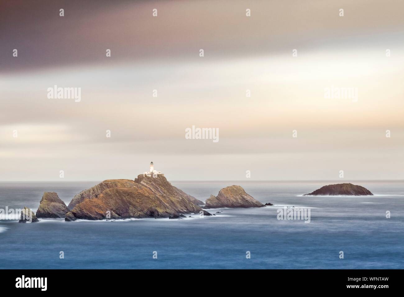 Vereinigtes Königreich, Schottland, Shetland Inseln, Insel Unst, hermaness National Nature Reserve, Muckle Flugga, nördlichste Leuchtturm im Vereinigten Königreich Stockfoto