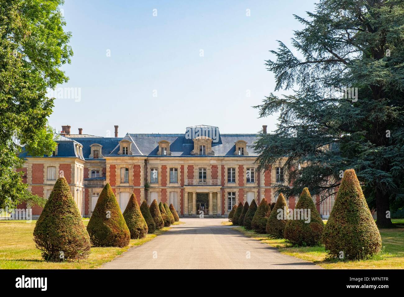 Frankreich, Seine-et-Marne, der Sänger Angèle wählte die Neufmoutiers-en-Brie Burg für ihre Balance Tonne quoi Musik Video Stockfoto