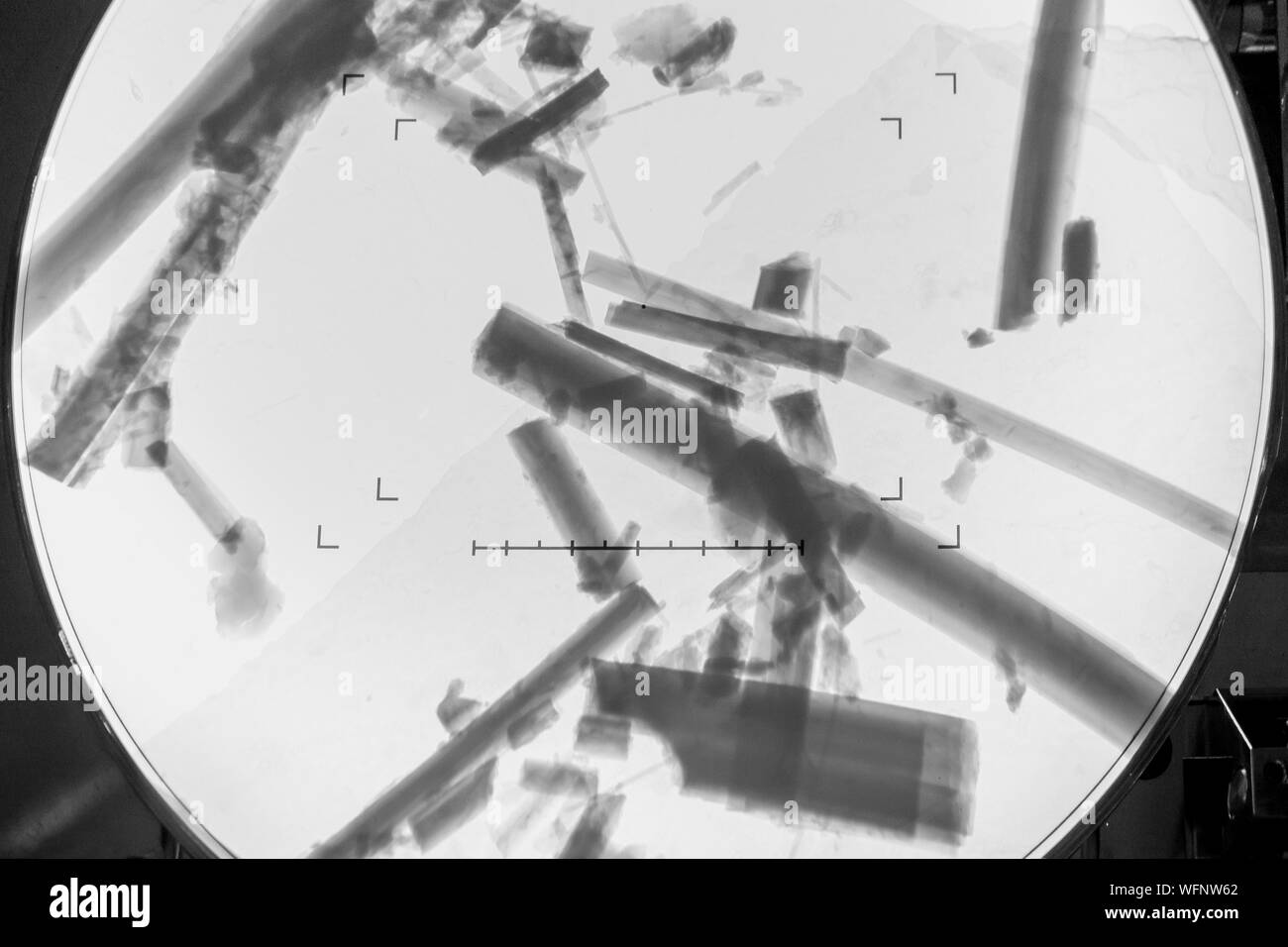 Frankreich, Eure, Grand Bourgtheroulde, ökologischen Labor, amosit Fasern (Asbest) auf dem Leuchtschirm der ein Transmissionselektronenmikroskop betrachtet, 25000-facher Vergrößerung Stockfoto