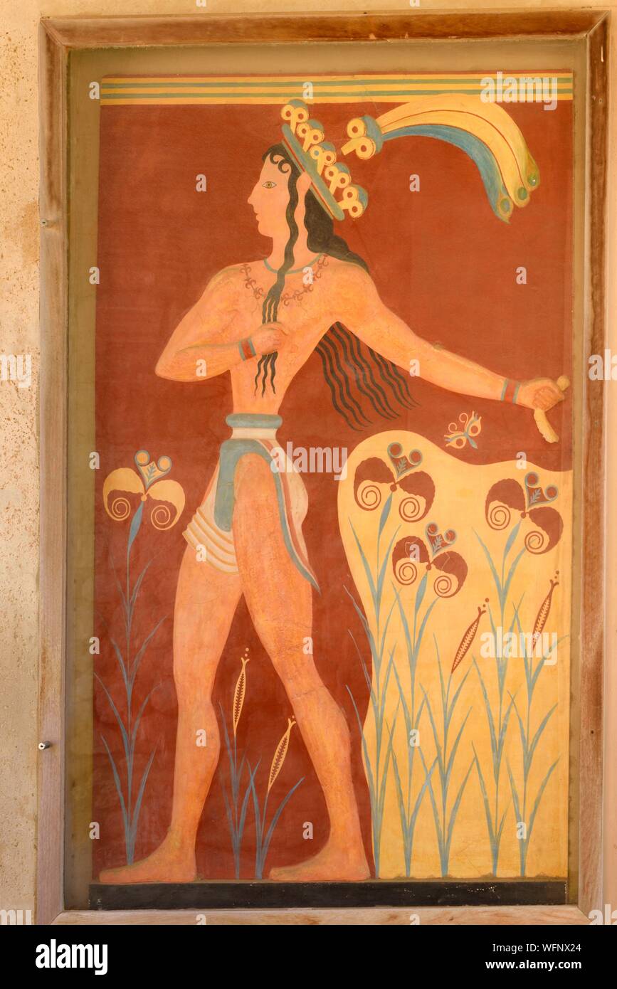 Griechenland, Kreta, Knossos, archäologische Stätte, Palast von König Minos, Fresko in der Entlastung von den Prinzen mit Lily Blumen: König - Hohe Priester trägt einen Kranz von Lily Blumen und Pfauenfedern, mit der linken Hand hält er eine Leine, vielleicht ein Greif Stockfoto