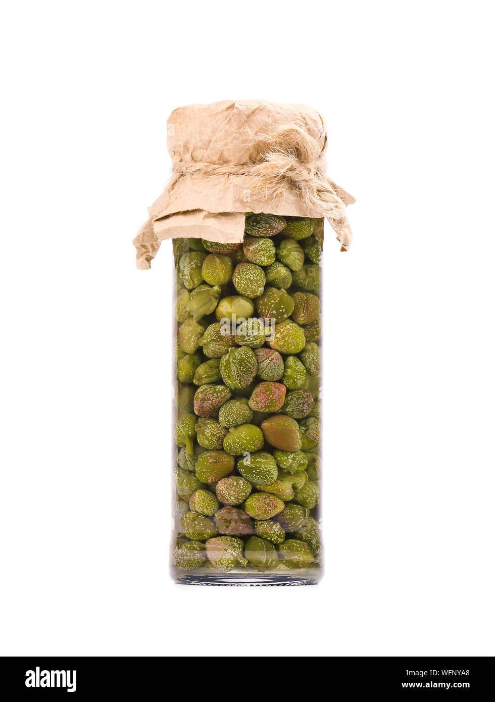 Eingelegte kapern Beeren in jar auf weißem Hintergrund. Kapern auf weißem Hintergrund. Eingelegte kapern. Konserven Kapern Stockfoto