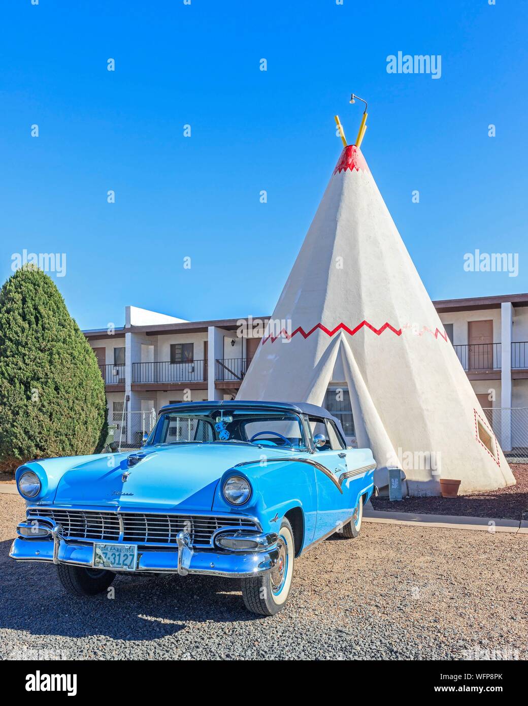United States, Florida, Route 66, Holbrook, Wigwam Motel an der Nationalen Registriert der historischen Plätze mit Sammler Auto aufgeführt Stockfoto