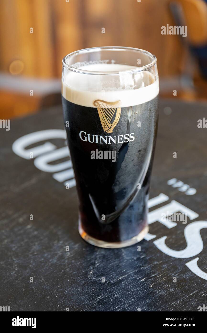Irland, Dublin, Guinness Storehouse, Museum in der Fabrik auf den Spuren der Geschichte des berühmten irischen Bier mit einer Bar auf der Dachterrasse und Verkostungen Stockfoto