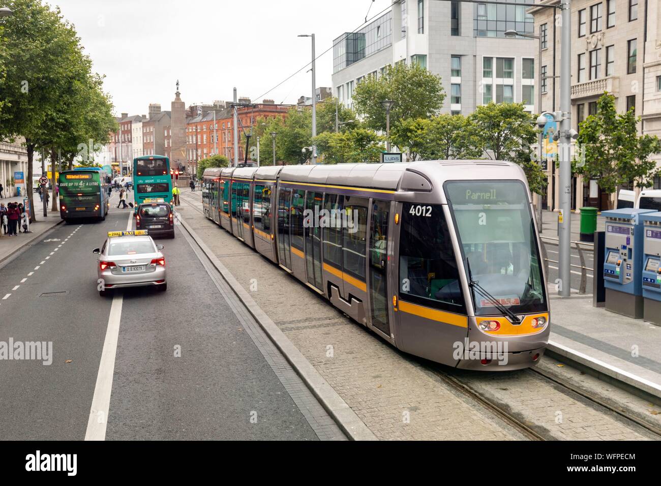 Irland, Dublin, O'Connell Street, öffentlicher Verkehr, Bus, Straßenbahn Stockfoto