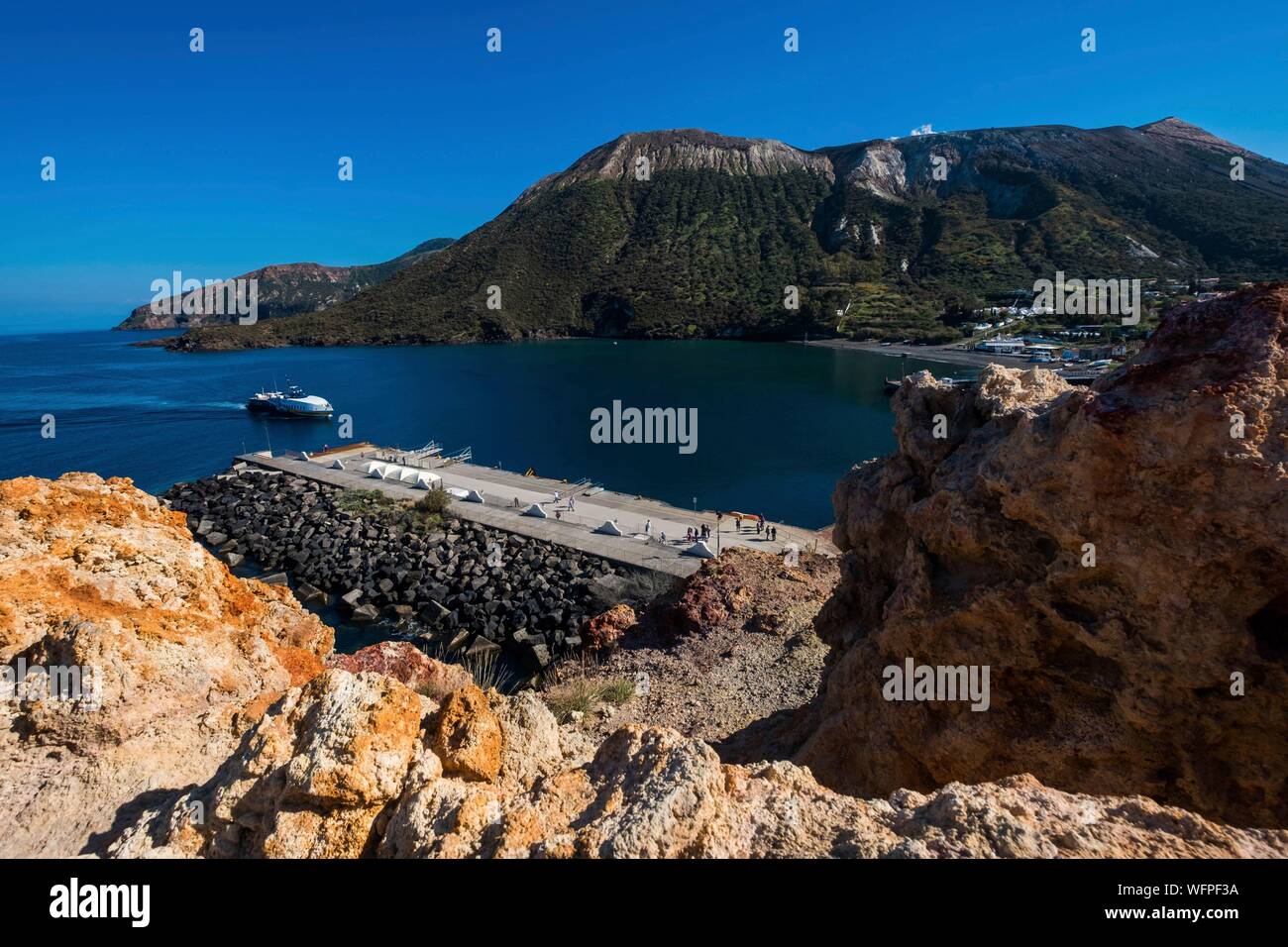 Italien, Sizilien, Liparische Inseln als Weltkulturerbe von der UNESCO, Vulcano, Porto di Levante Stockfoto