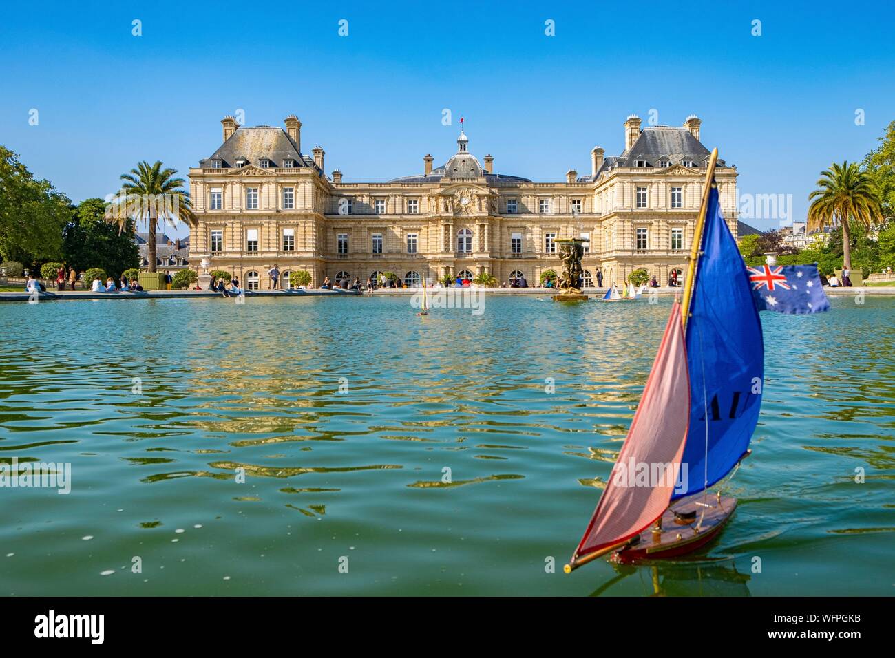 Frankreich, Paris, Luxemburg Garten im Herbst, das Becken und der Palast des Senats Stockfoto