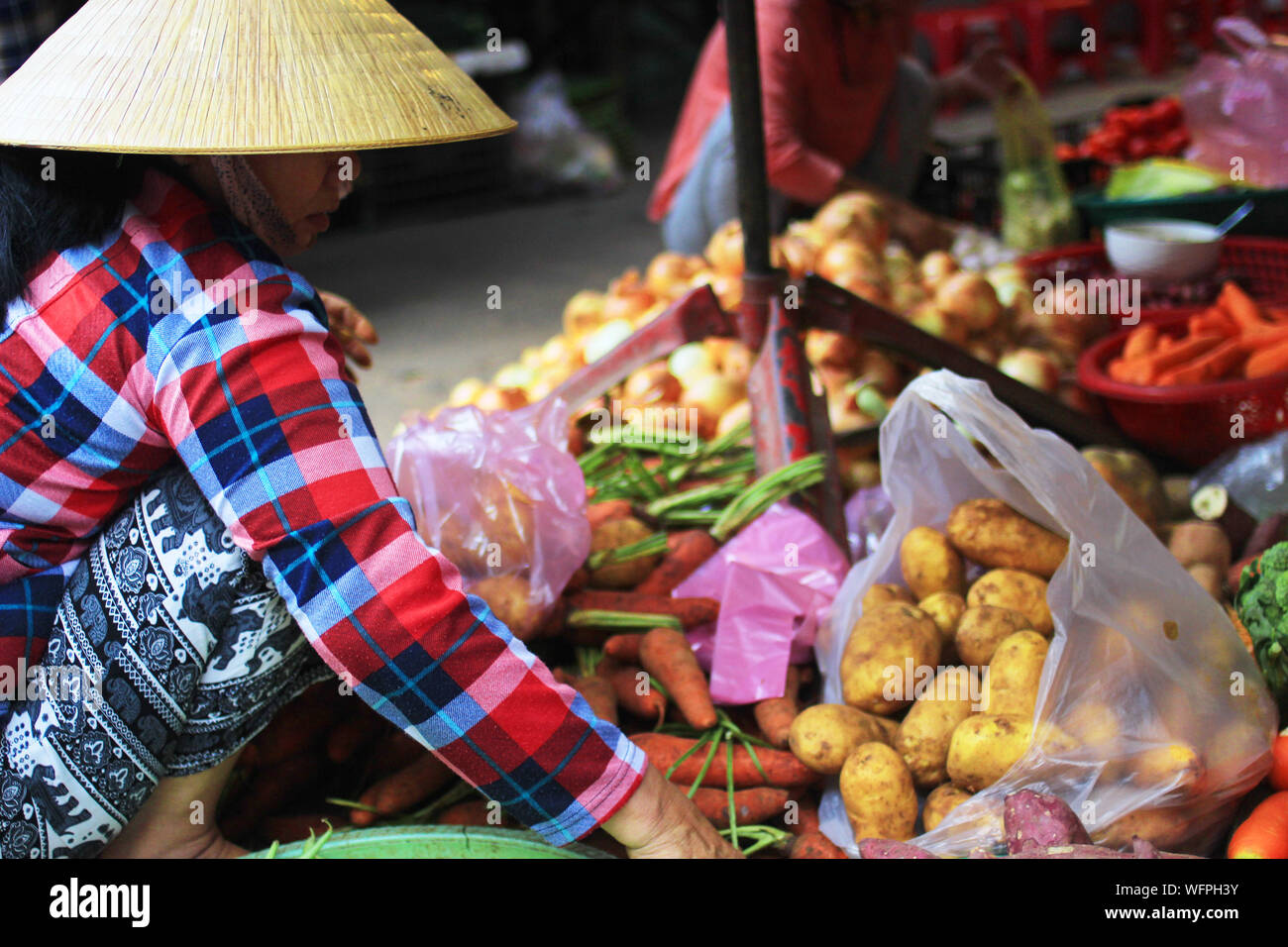 Hoi An, Vietnam - 8. Mai 2019 - Street Food Markt der Einheimischen in sehr frühen Morgen Stockfoto