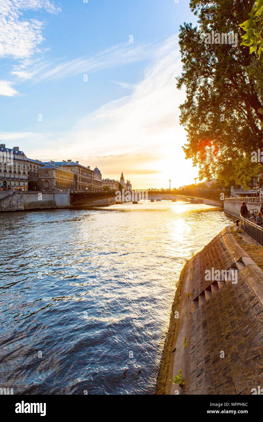 frankreich-paris-bereich-als-weltkulturerbe-von-der-unesco-quai-de-l