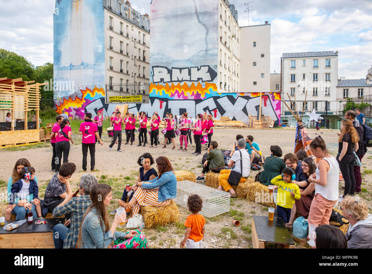 Frankreich, Paris, die filante Base, 3000 m2 Ödland, brasilianischen Samba Gruppe während der Musik Festival Stockfoto