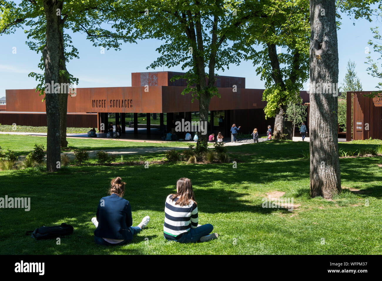 Frankreich, Aveyron, Rodez, Soulages Museum, Museum von Frankreich, von dem katalanischen Architekten RCR Arquitectes entworfen, im Zusammenhang mit dem Architekturbüro Passelac und Roques, Museum 2014 eröffnet Stockfoto